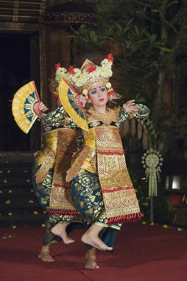 Legong dance at Puri Saren Palace