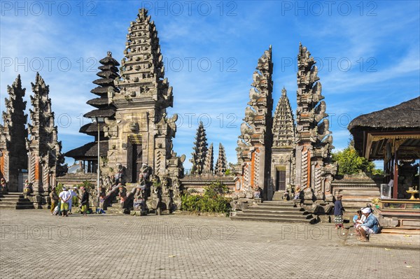 Believers in the Pura Ulun Danu Batur temple