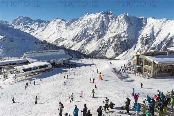 Flimjochbahn and Idjochbahn. right restaurant Alpenhaus