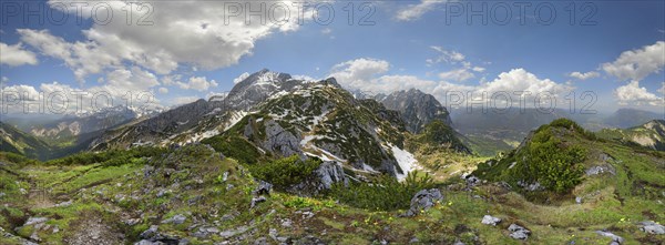 360 panorama on Rauhkopf with a view to the Alpspitze and Zugspitze and Garmisch-Partenkirchen
