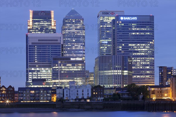 View across the Thames onto Canary Wharf