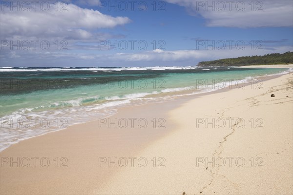 Surf on sandy White Beach