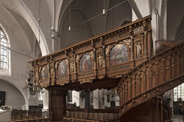 Choir screen