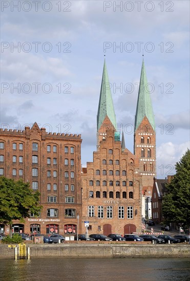 Historic centre with the Marzipan-Speicher warehouse on Untertrave or Trave River