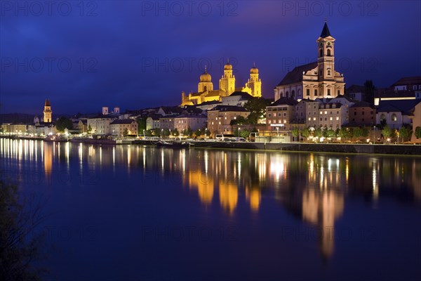 Danube with cathedral St. Stephan und church St. Michael at night