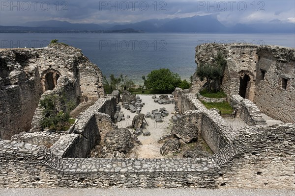 Walls of the Grottoes of Catullus