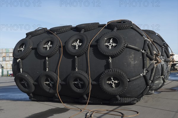 Rubber bumper protection for ships