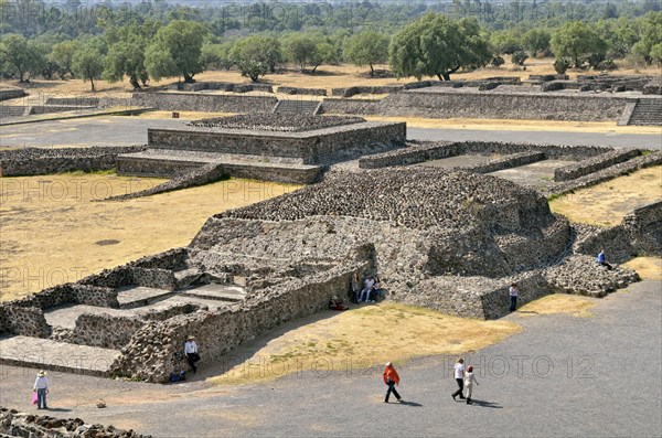 Remains of a place of sacrifice and of outbuildings at the Pyramid del Sol or Pyramid of the Sun