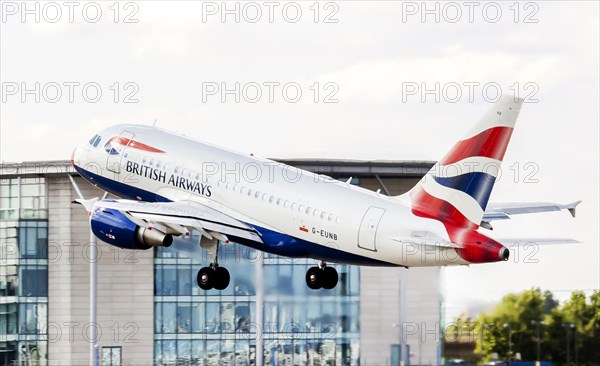 Airbus A318-112 of the British airline British Airways taking off