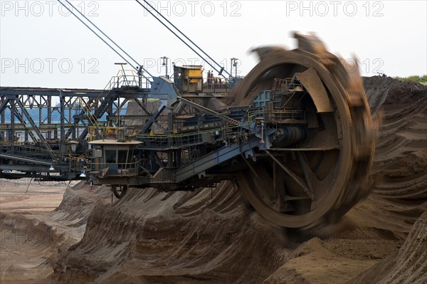 Rotating bucket wheel of an overburden excavator