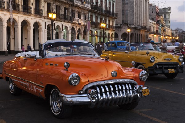 Vintage cars on the Prado at dusk