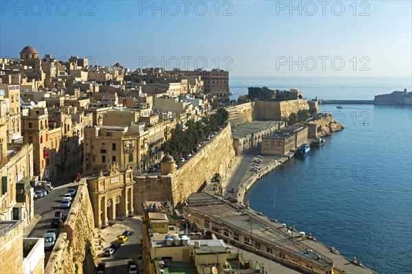 Cityscape at the harbour between Victoria Gate and Lower Barakka Gardens