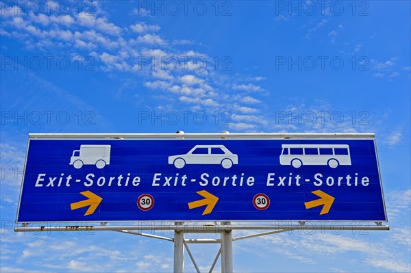 Sign for the exit for motor vehicles in the port area