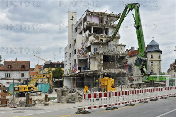 Demolition of the Hertie-Haus