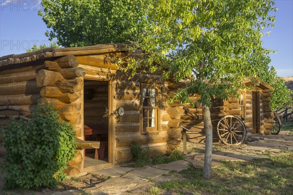 Old log cabins in Fort Bluff