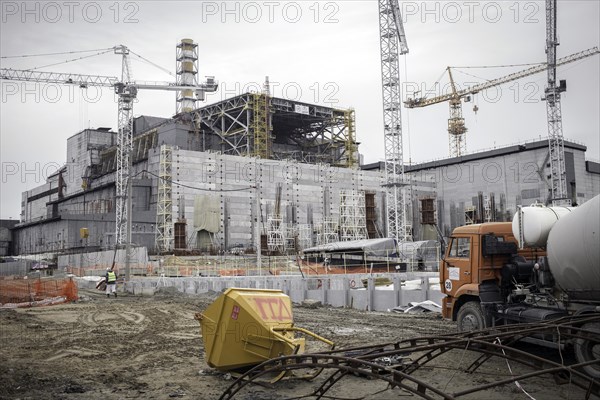 Building of the ""ark"" on the reactor site