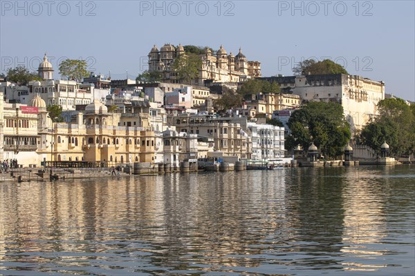 City Palace of the Maharaja with historic centre on Lake Pichola