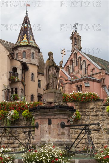 Castle and St. Leo's chapel at Place de Chateau St. Leon