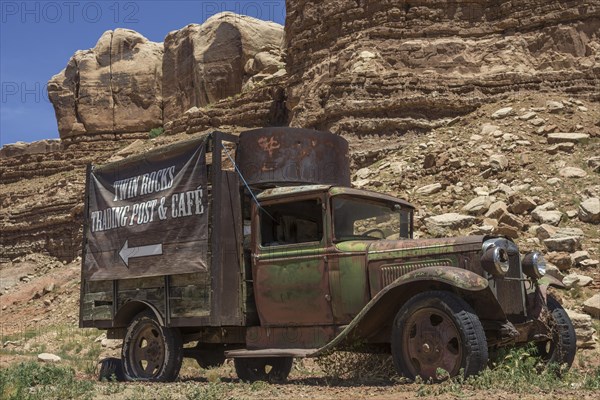 Old van with advertising for the Twin Rocks Cafe