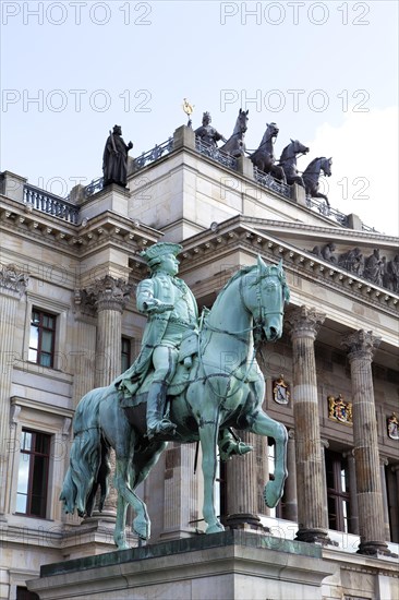 Equestrian statue of Duke Carl Wilhelm Ferdinand in front of the reconstruction of Brunswick Palace