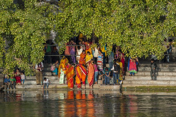 Scene on the banks of Lake Pichola in the historic centre