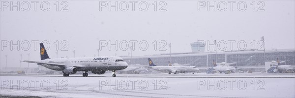 Lufthansa Airbus A321-200 aircraft rolling on the run during snowfall