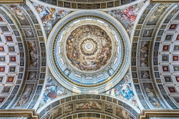Frescoes in crossing and dome