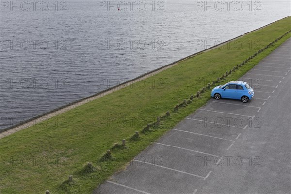 Solitary car