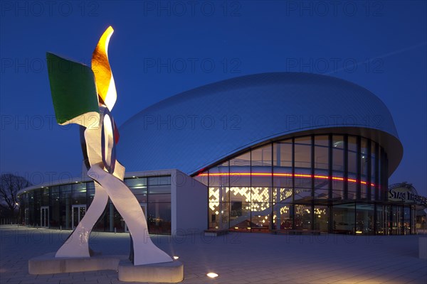 Stage Theater an der Elbe in the evening