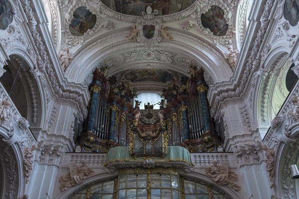 Organ gallery with organ from 1999