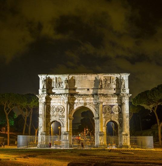 Arch of Constantine at night