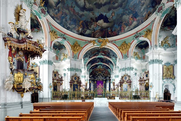 Rotunda with pulpit of the St. Gallen Cathedral