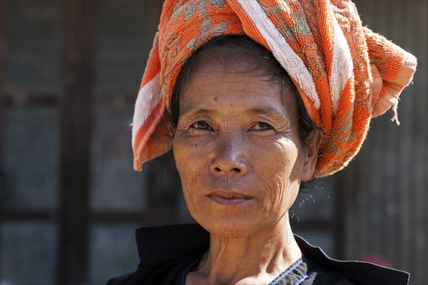 Woman of the ethnic group of the Pa-O with traditional headdress