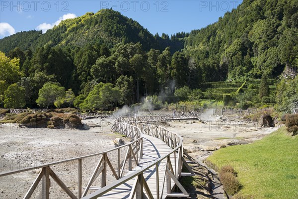 Caldeiras on lake Furnas