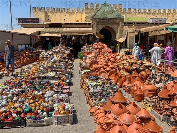 Housewares and souvenirs on the market