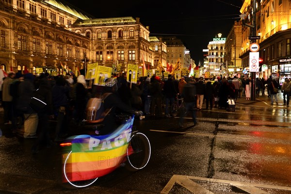 Demonstration against PEGIDA at the Opernring