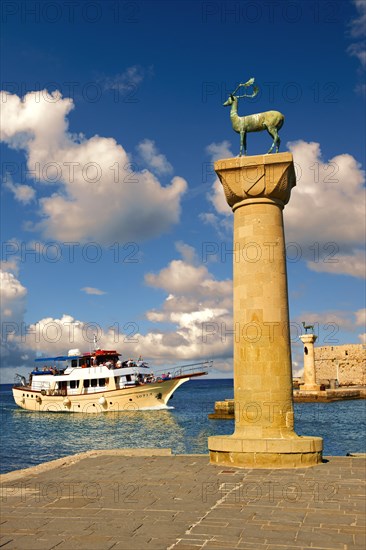 Column with deer at the entrance to Madraki harbour