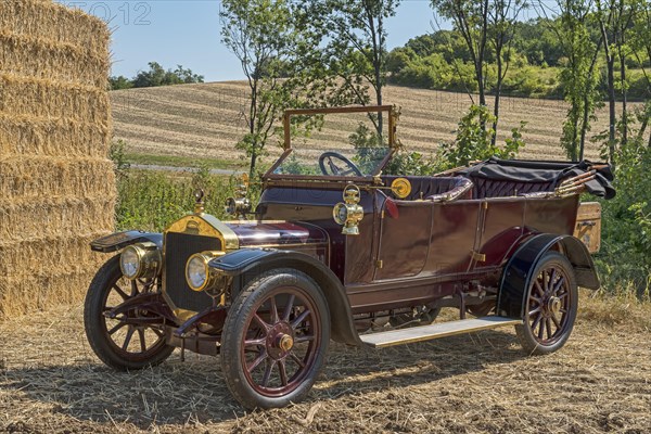 Antique car Straker-Squire