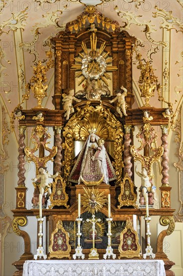 Main altar with painting