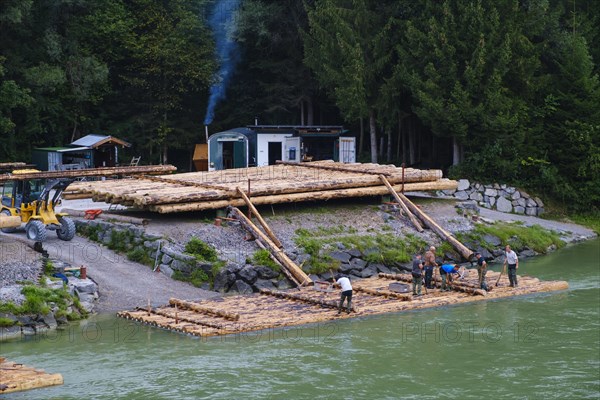 Assembly of rafts on the Isar near Wolfratshausen early in the morning