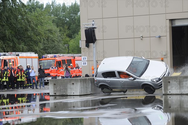 Car rollover test