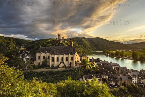 View of the winegrowing village of Beilstein with the castle ruins of Metternich and the Carmelite Church in the evening light
