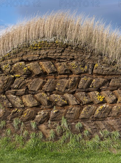 Wall made of peat