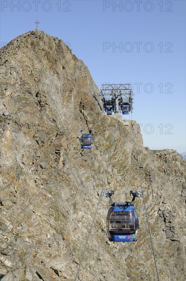 Gefrorene Wandspitze with Gletscherbus III cable car