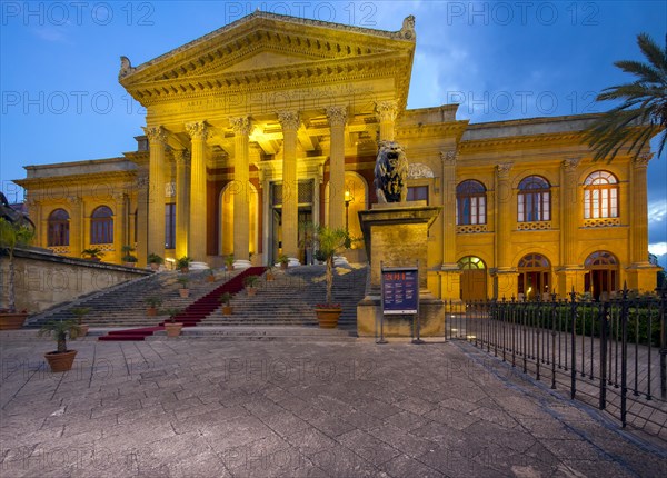 Teatro Massimo at dusk