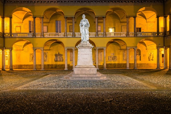 Monument to the physicist Alessandro Volta