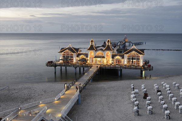 Illuminated pier