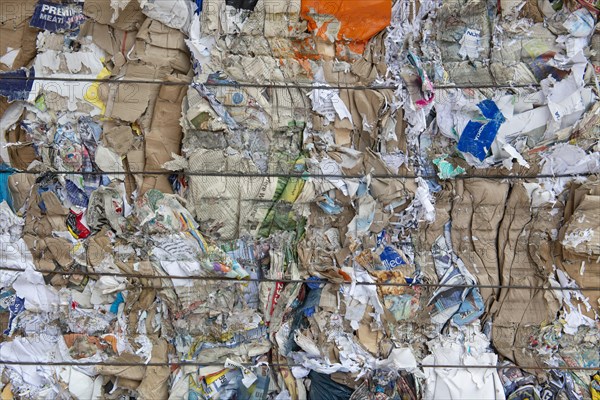 Pressed waste paper and cardboard