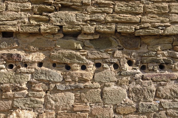 Wall detail with openings for round support beams