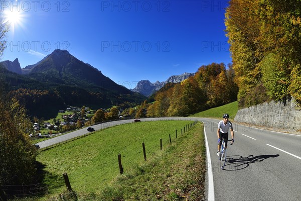 Cyclist riding along the Hochalpenstrasse